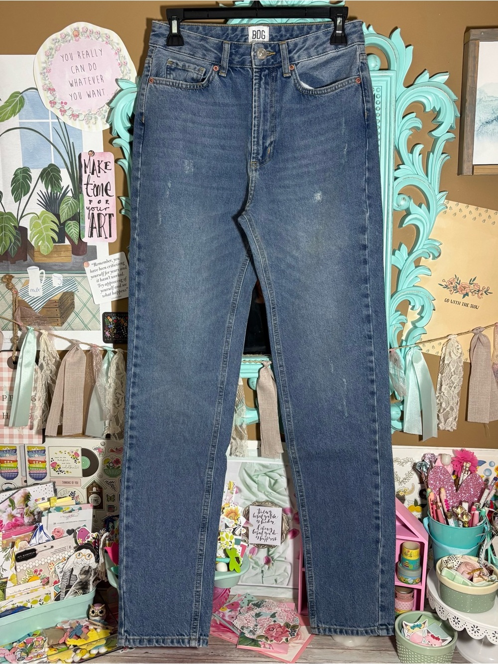BDG Urban Outfitters High Rise Mom Blue Jeans Medium Wash Women’s W25 Distressed